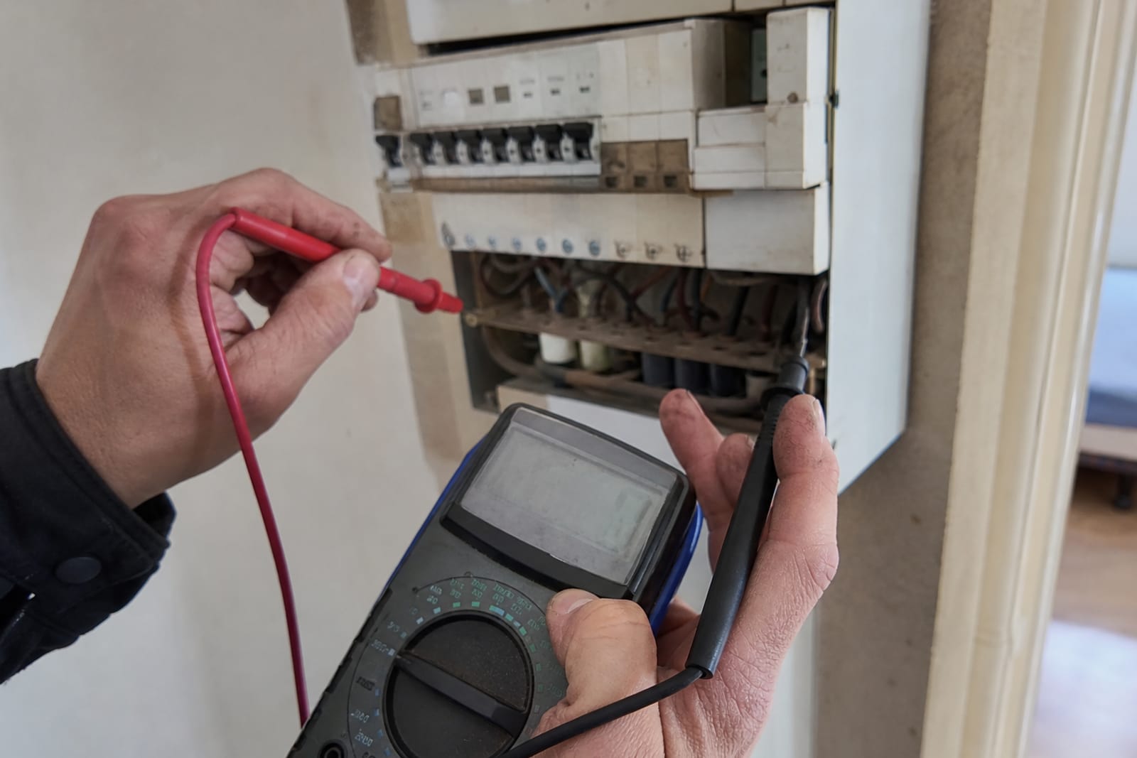 vérification continuité circuit avec multimètre